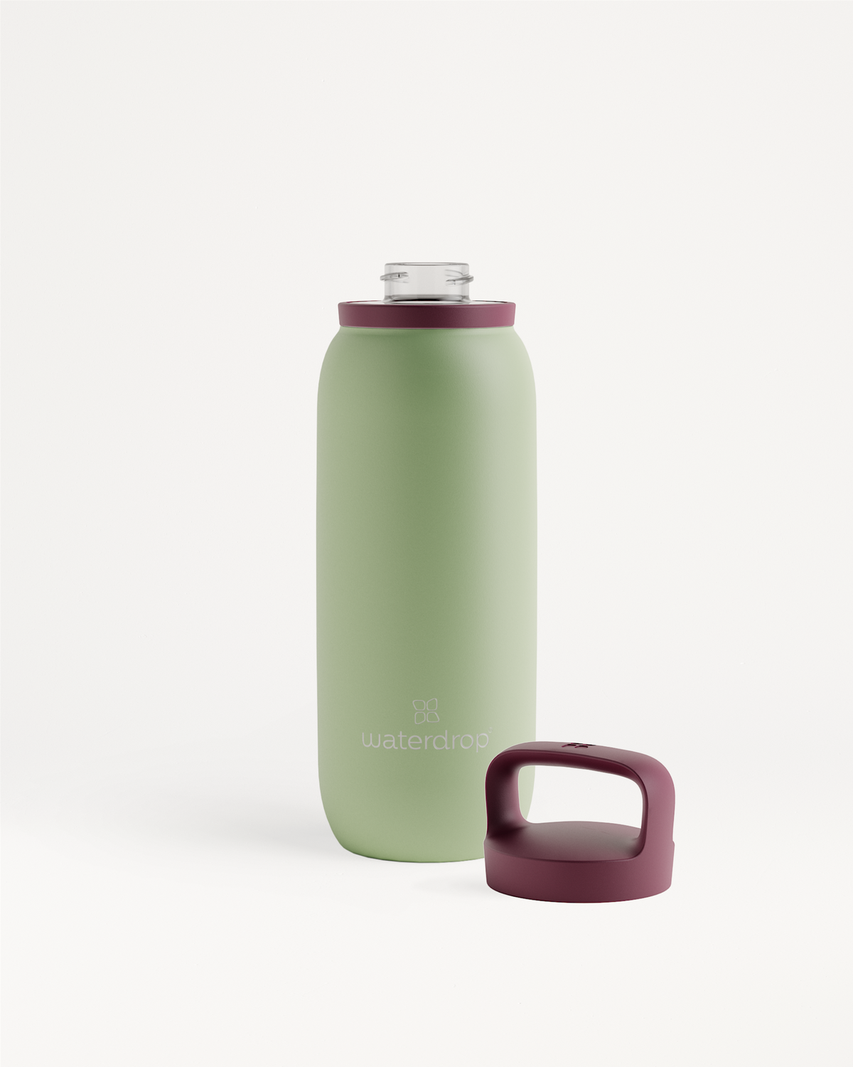 Close-up van de All-Purpose Thermo · Spout Lid fles, met een cilindrische vorm en een logo. Ideaal voor koude dranken dankzij dubbelwandig roestvrij staal en brede opening voor ijsblokjes.