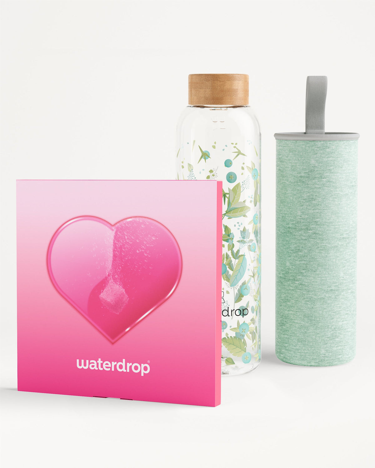 Hydratatieset met hartjes en glazen fles