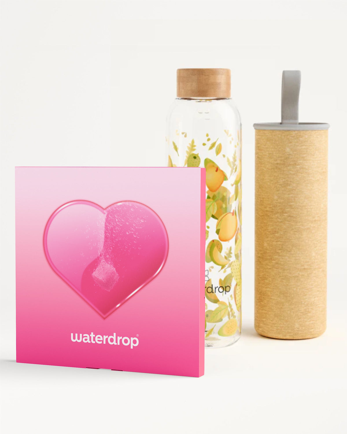 Hydratatieset met hartjes en glazen fles