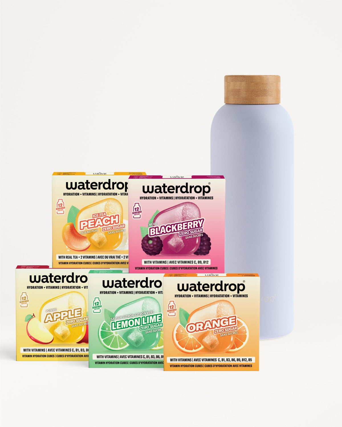 Vijf dozen Waterdrop® vitamine hydratatieblokjes in verschillende suikervrije smaken en een blauwe herbruikbare waterfles met houten deksel, vormend de 30 Dagen Starter Set Thermo Steel.