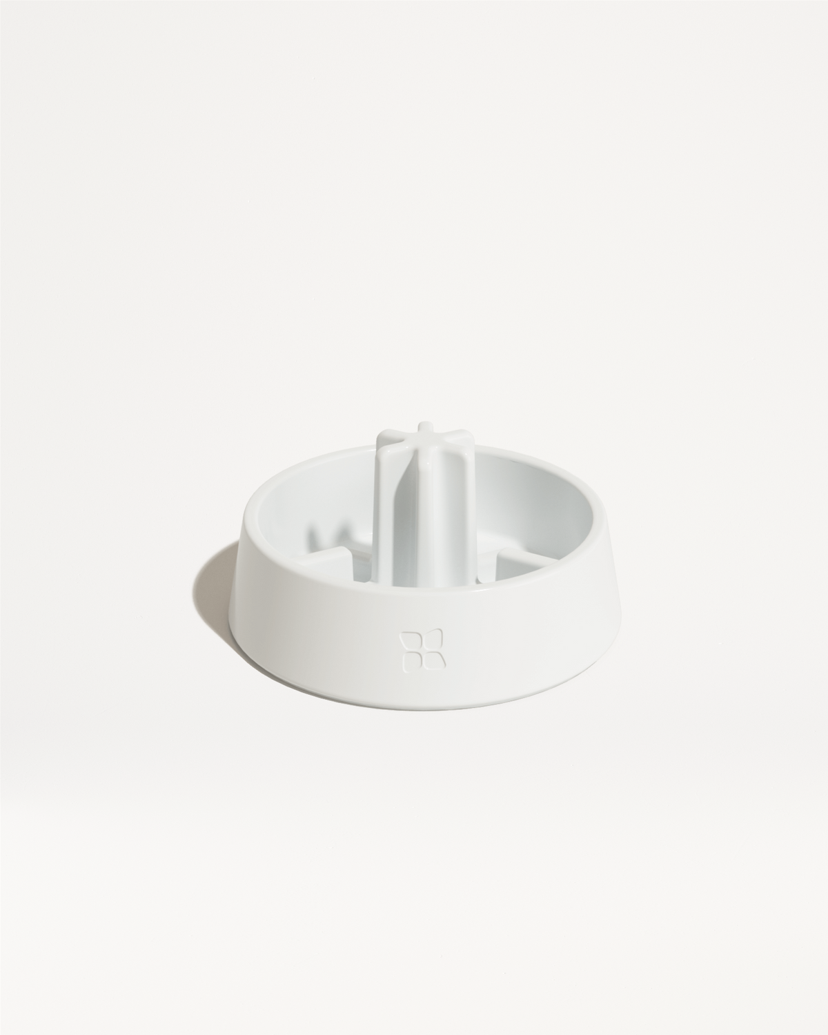 Bottle Dryer in close-up, ontworpen voor het drogen van waterdrop® flessen en karaffen. Innovatief ontwerp met een houder om eenvoudig glazen en stalen producten te drogen zonder zorgen.