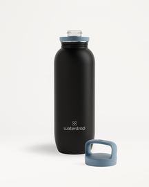 All-Purpose Ultralight · Spout Lid fles met zwarte body en blauwe dop, inclusief een draagbare Spout Lid met comfortabel mondstuk, ideaal voor trektochten en dagelijks gebruik vanwege zijn lichtgewicht ontwerp.