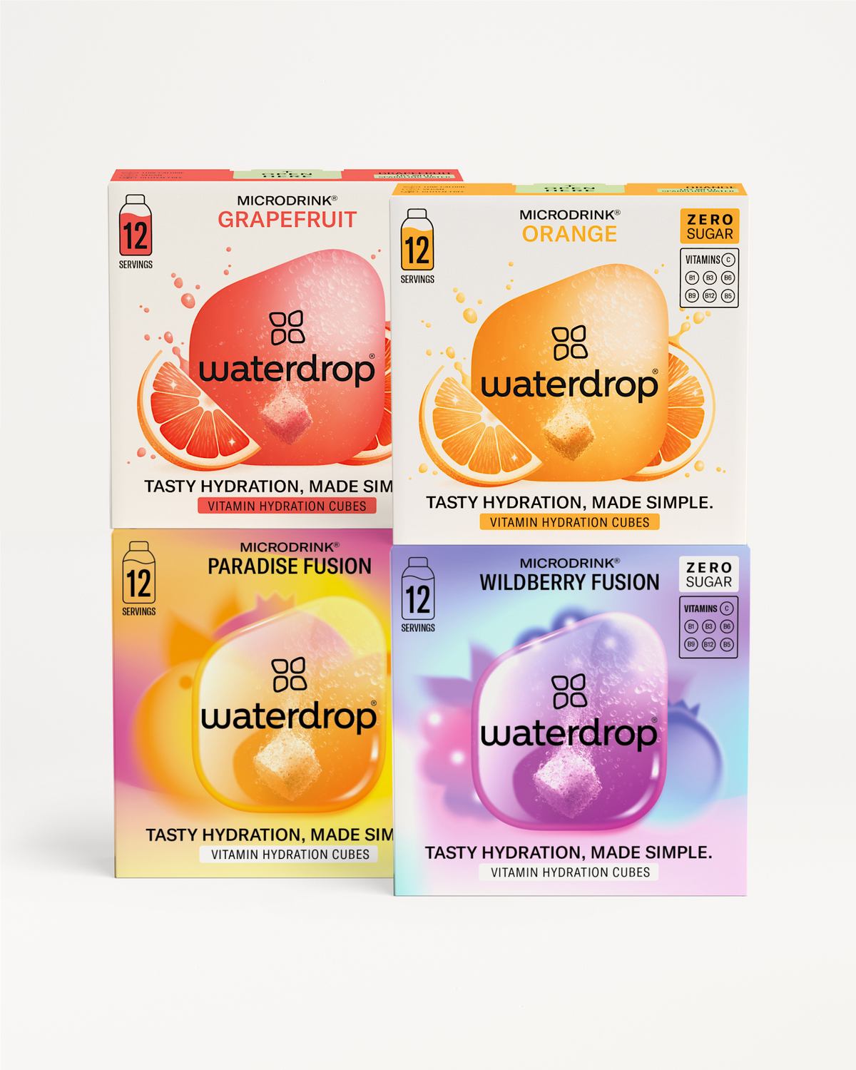 Zomer Bestseller Set: Detailopname van het logo en label op een groep waterdrop® dozen, met smaken Sinaasappel, Grapefruit, Paradise en Wildberry Fusion, die zomerse frisheid en vitaliteit belichamen.