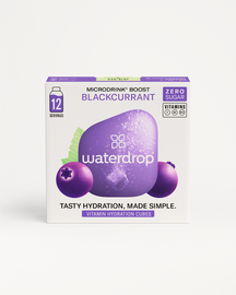 Verpakking van waterdrop® Microdrink Boost in zwarte bes smaak, getiteld Kies je 12-Pack, met 12 suikervrije vitaminehydratatieblokjes, voorzien van vitamine C, B6 en B12.