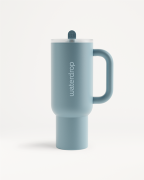 Explorer Thermo Drinkbeker met dubbelwandige isolatie en opklapbaar rietje, ideaal voor koude dranken tot 12 uur. Perfect voor school of op reis, zichtbaar met prominente logo-opdruk.