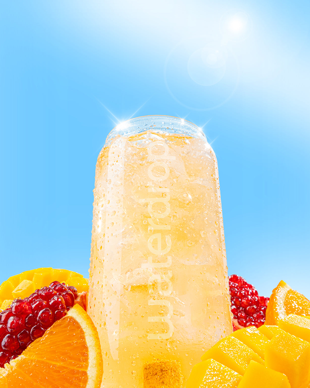 PARADISE FUSION: Een verfrissende drank met een mix van sinaasappel en mango, afgebeeld als een close-up van een sappige vrucht en een verfrissend glas, waardoor je zomer proeft.