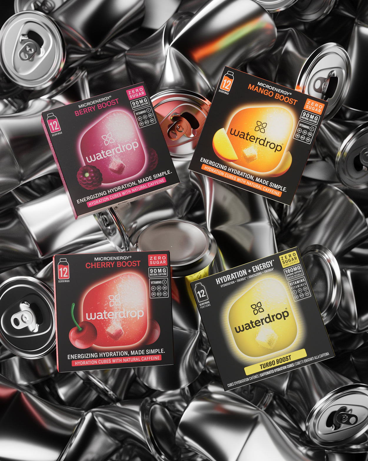 Ultieme energieset: Vier Waterdrop “Microenergy” doosjes (Berry, Cherry, Mango, Turbo Boost) op geplette blikjes, elk met natuurlijke cafeïne en vitamines voor langdurige energie. Verpakt in kleurrijke kartonnen dozen.