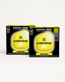 Twee retaildozen met waterdrop® Microenergy BOOST Dubbelpack hydraterende cubes, benadrukkend HYDRATION + ENERGY, Zero Sugar, 160 mg natuurlijke cafeïne en vitaminen, elk met 12 porties voor verhoogde energie.