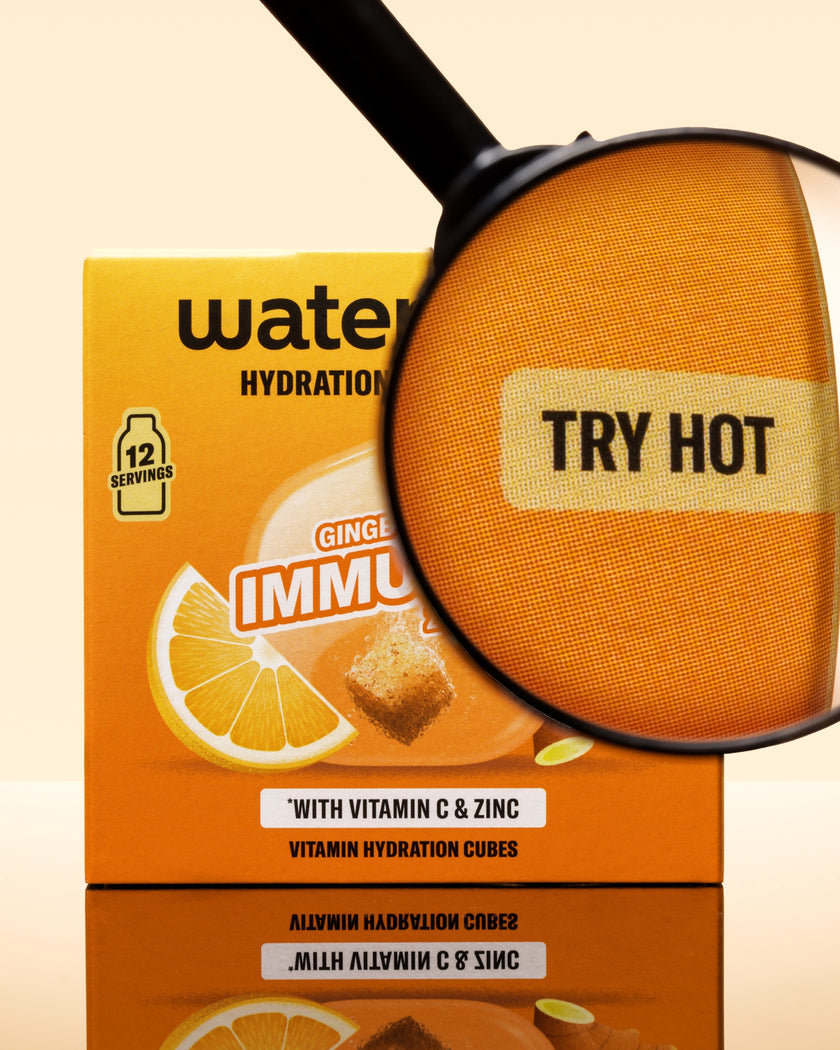 Oranje doosje hydratieblokjes met een vergrootglas boven een oranje blok.