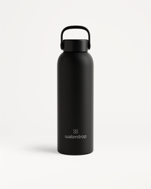 RVS Drinkfles · Flessendop met draaglus: Een matte-zwarte, dubbelwandige, roestvrijstalen fles van 600 ml met een brede schroefdop en lus. Houdt dranken 24 uur koel of 12 uur warm, met waterdrop logo.