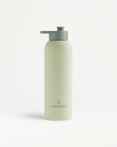 RVS Drinkfles · Sportdop, een hoge herbruikbare fles met sportdop en geïntegreerd handvat, houdt drankjes 24 uur koud of 12 uur warm, met “waterdrop” merknaam en logo bij de basis.