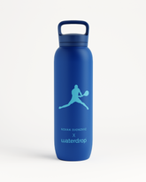 Novak Djokovic · Sport All-Purpose Thermo · Spout Lid fles met een tennisracketlogo, ontworpen voor langdurige hydratatie, ideaal voor sporters. Gemaakt van dubbelwandig roestvrij staal voor koude drankjes tot 24 uur.